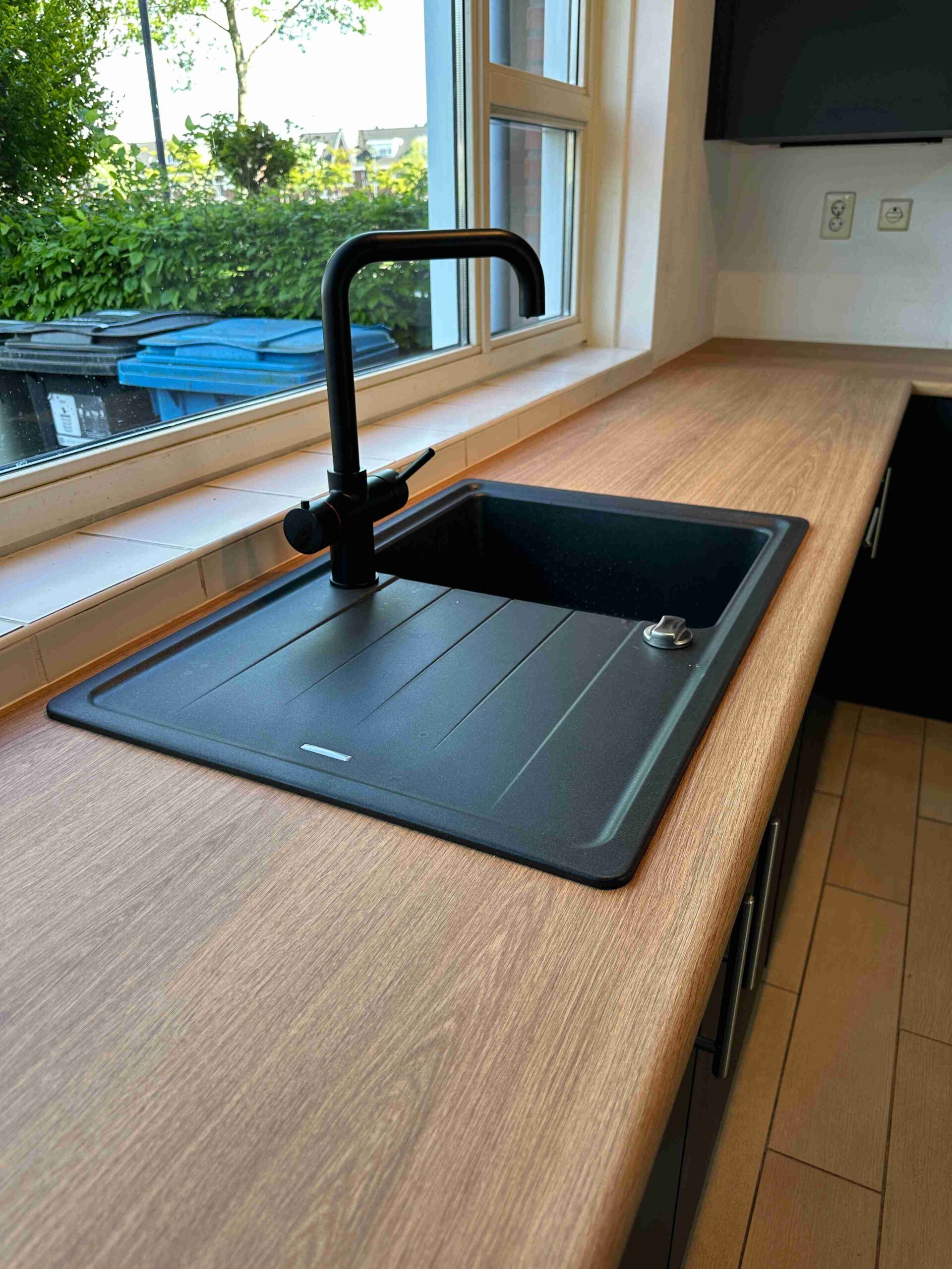 Keuken wrappen houtlook voorbeeld